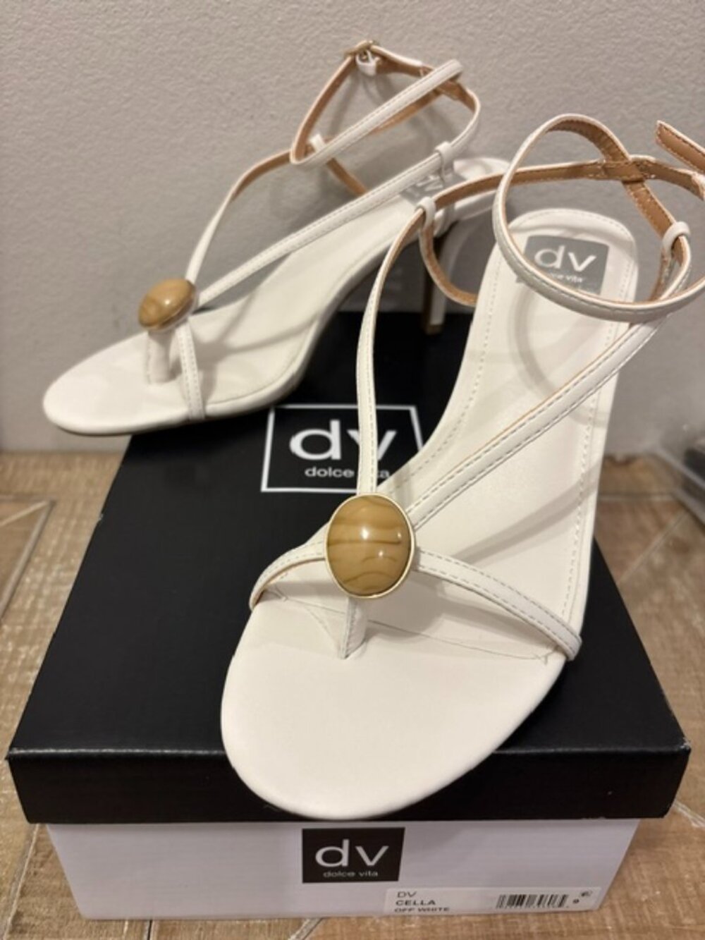 NEW DV by Dolce Vita Cella Strappy Sandals – in Off White Size 9